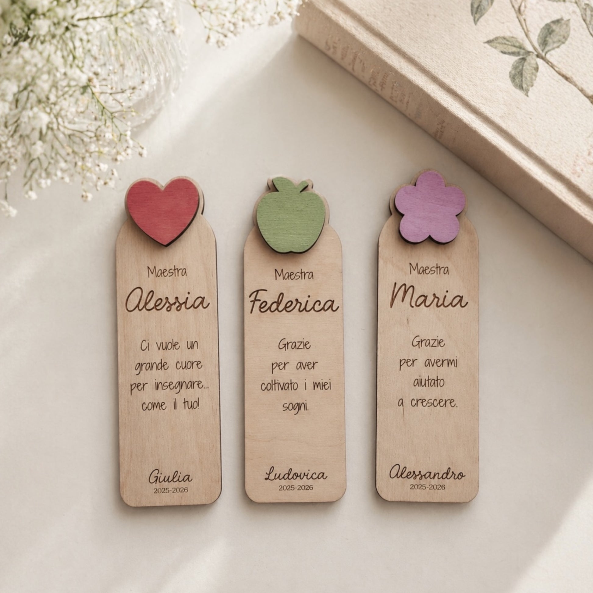 segnalibro maestra personalizzato in legno dipinto a mano