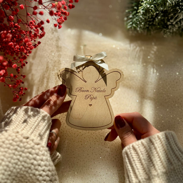 Angelo del ricordo – Decorazione natalizia in legno personalizzata